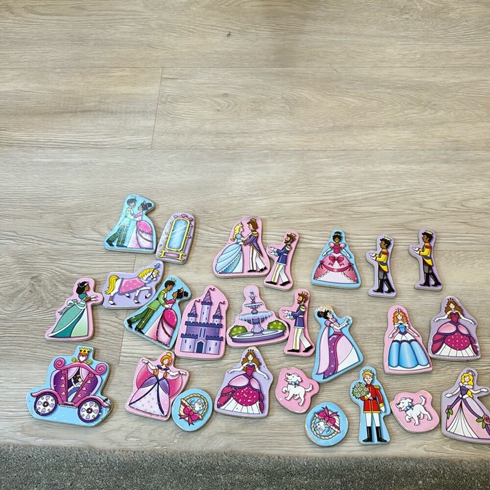 Melissa & Doug 20piece princess magnets in guc in original wooden box
